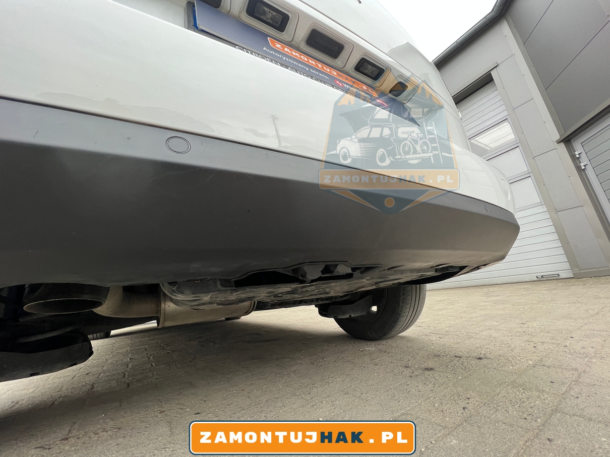 Cieszyć się podróżami z Citroenem C4 Grand Picasso - zamontowany wypinany hak holowniczy Westfalia